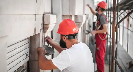 Reprise et réparation d'un mur de façade